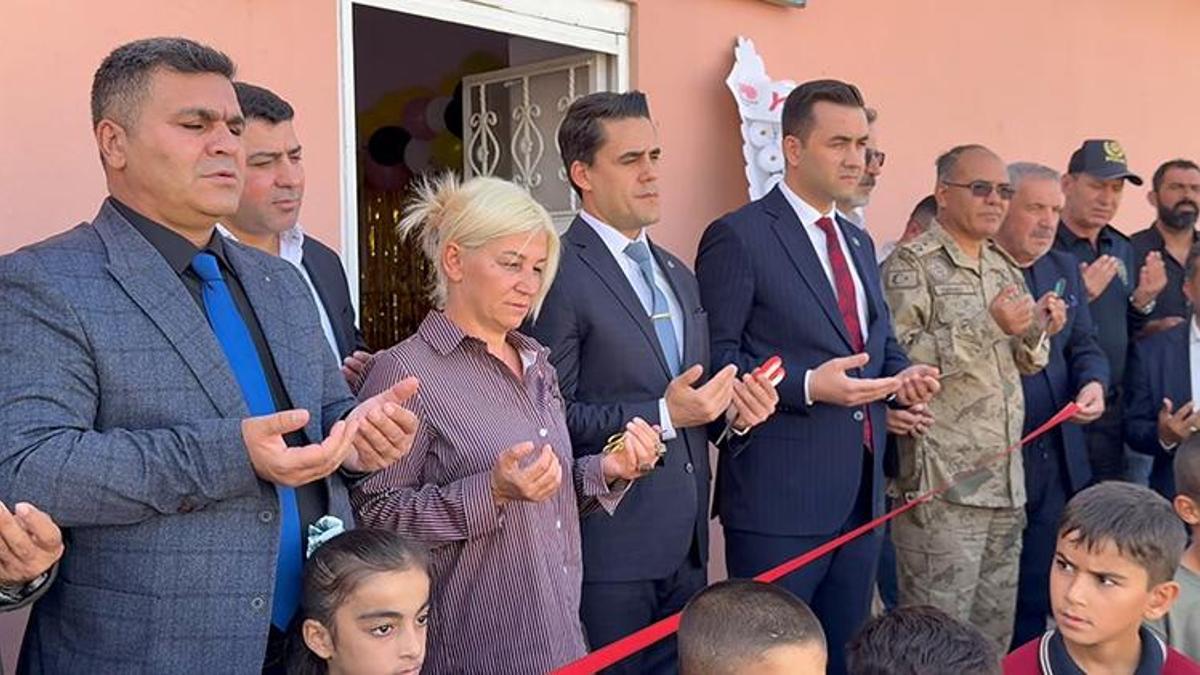 Muhtarın çocukluk hayali gerçek oldu! Midyat'ın köy okuluna modern kütüphane kazandırıldı