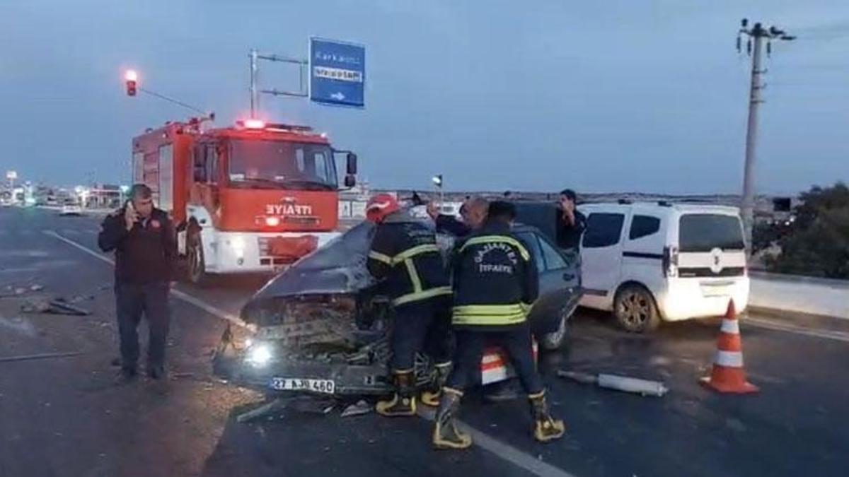 Gaziantep’te zincirleme kazaya 5 araç karıştı 3 kişi yaralandı
