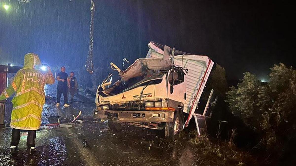 Manisa Alaşehir'de kamyonet dehşet saçtı: 2 ölü 3 yaralı