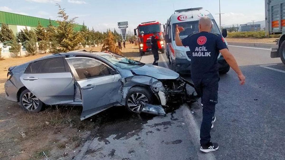Malatya Yeşilyurt'ta iki otomobil çarpıştı: 2 yaralı