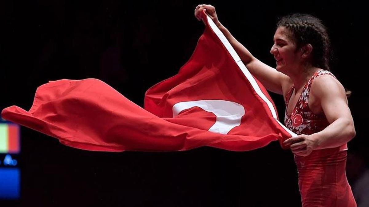 Nesrin Baş, rakibini 10-0 yenerek 3. kez dünya şampiyonu