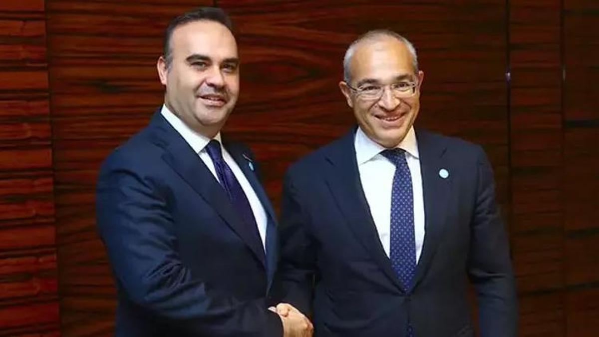 Bakan Kacır'dan Bakü'de diplomasi trafiği