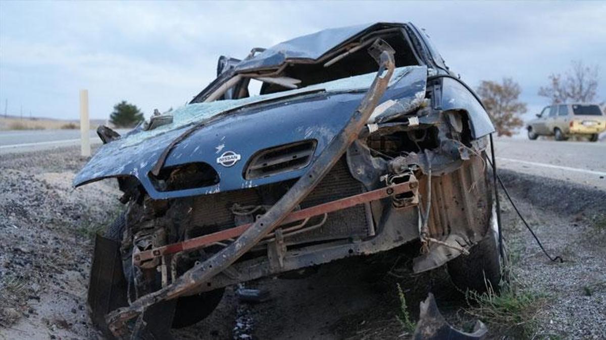Kırıkkale'de takla atan otomobil hurdaya döndü: Aynı aileden 3 yaralı
