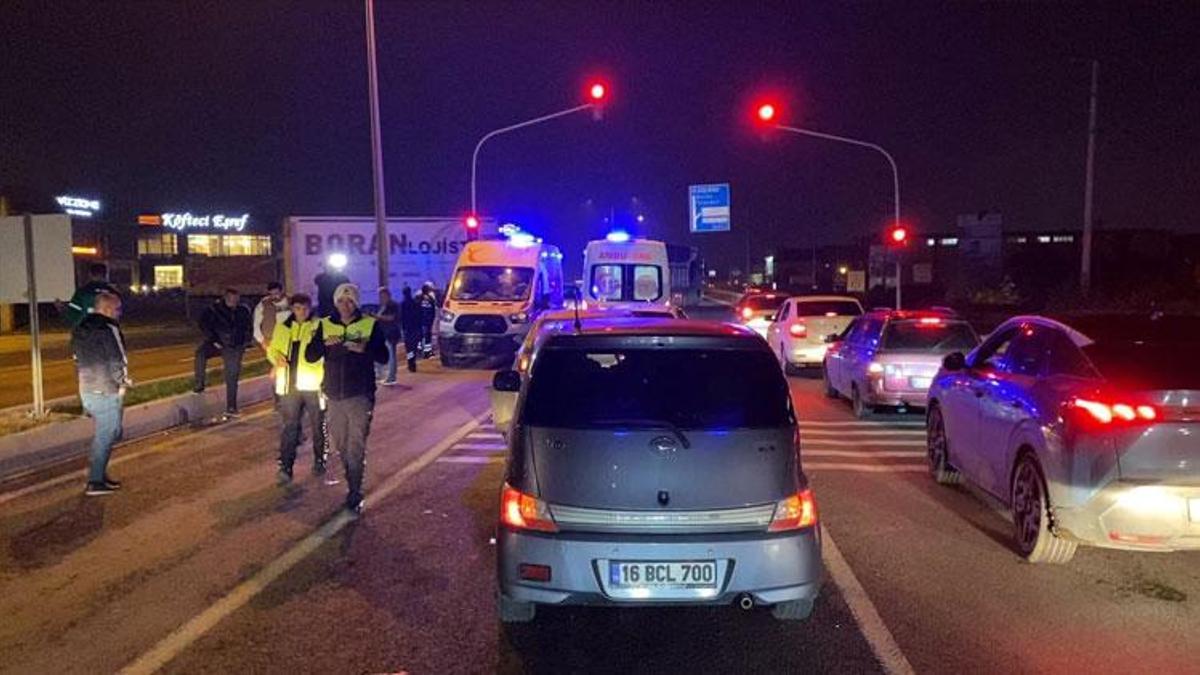 İnegöl'de 3 otomobilin karıştığı zincirleme kaza: 2'si çocuk 5 yaralı