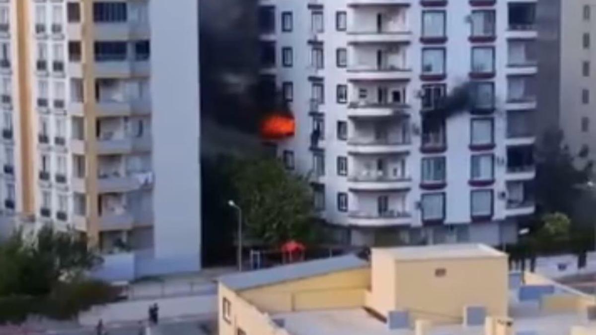 Mersin’de 9 katlı binada yangın