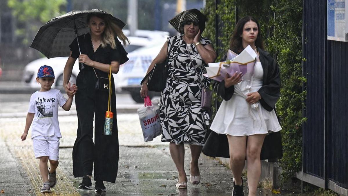 İstanbul için fırtına ve sağanak yağış uyarısı! Tarih verildi