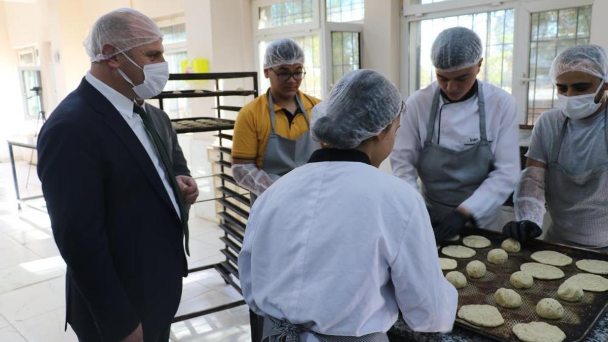 Buradaki meslek liseleri fabrika gibi çalışıyor! Yıllık ciro 230 milyon lira oldu