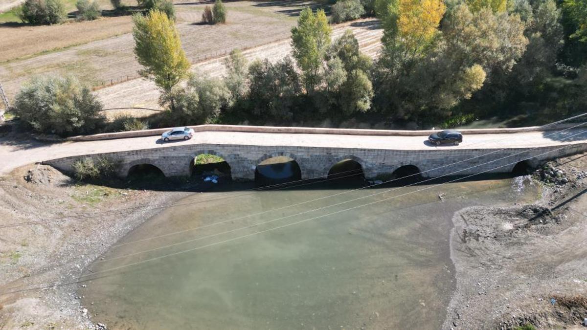 2 bin yıllık olduğu tahmin edilen tarihi köprü halen 7 köyün ulaşımını sağlıyor!