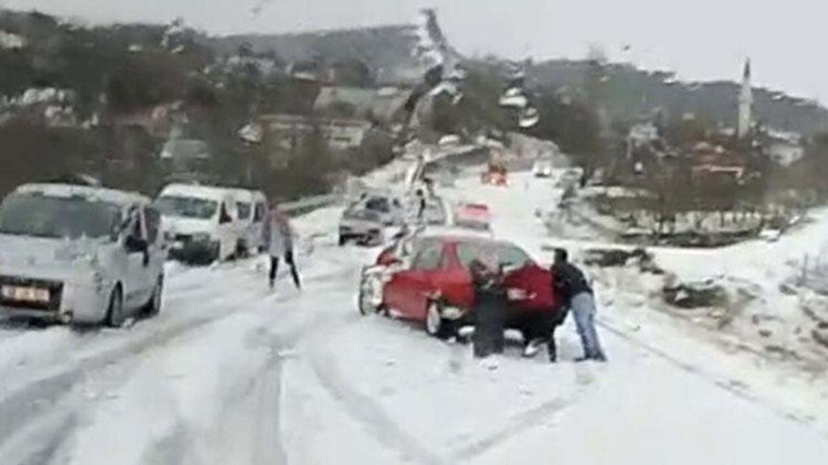 Muğla'da dolu etkili oldu Seydikemer ilçesi beyaza büründü