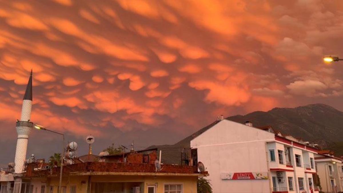 Muğla Fethiye'de sağanağın ardından gökyüzünde "Mammatus Bulutları" görüldü