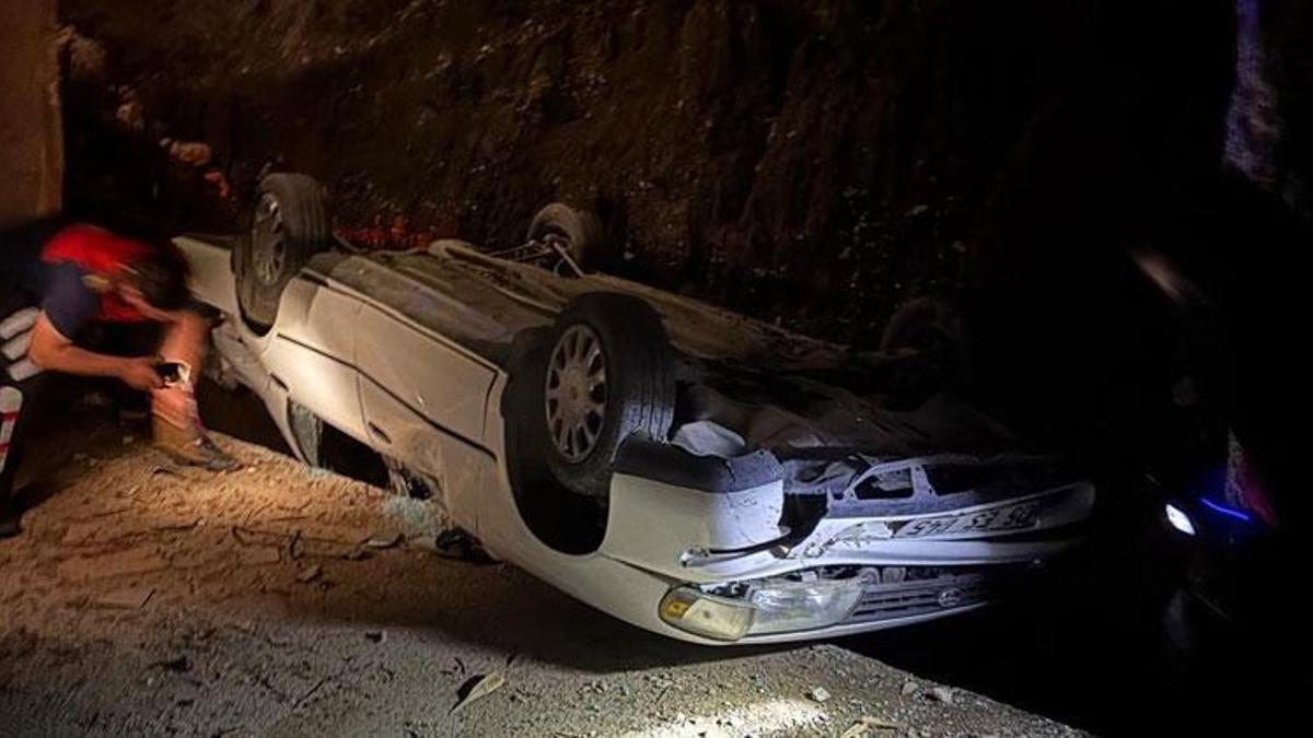 Osmaniye Bahçe ilçesinde iki otomobil 1 saat arayla aynı çukura düştü