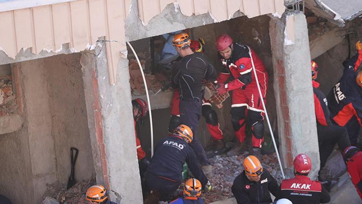 Gebze'de yıkılan binanın enkazında yeni gelişme! Bir çocuğun cansız bedeni çıkarıldı.