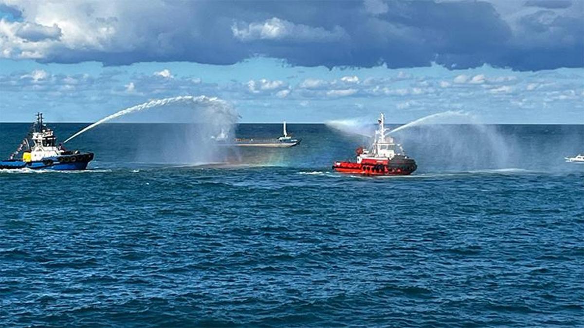 Deniz kırmızı beyaz parladı! Zonguldak'ta Cumhuriyet coşkusu...