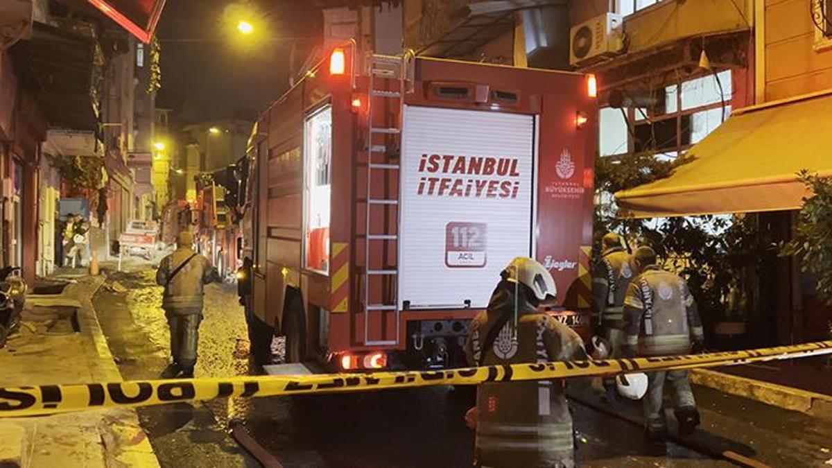 Kız isteme töreninde atılan havai fişek evi yaktı! 8 kişi hastanelik oldu