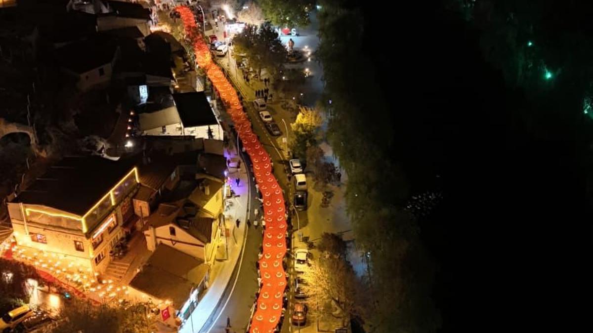 Avanos'ta 150 metrelik bayrak ile yürüyüş