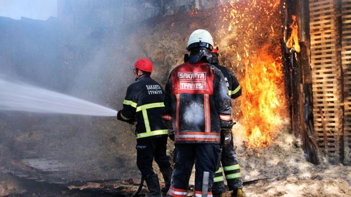 Sakarya Akyazı'da ahşap atölyesinde korkutan yangın