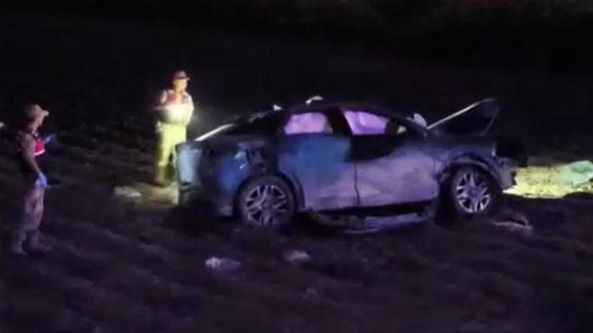 Hatay'da lastiği patlayan otomobil tarlaya uçtu: 1 ölü, 2 yaralı