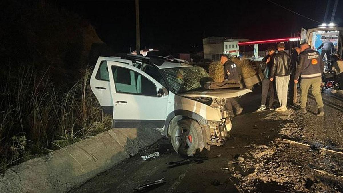 Uşak Eşme'de cip ile otomobilin çarpışması sonucu karı koca öldü, 3 kişi yaralandı