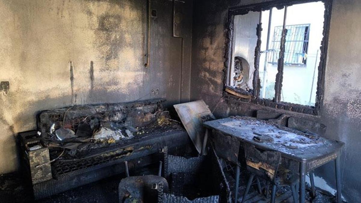 Adana Sarıçam'da yangın çıkan ev küle döndü