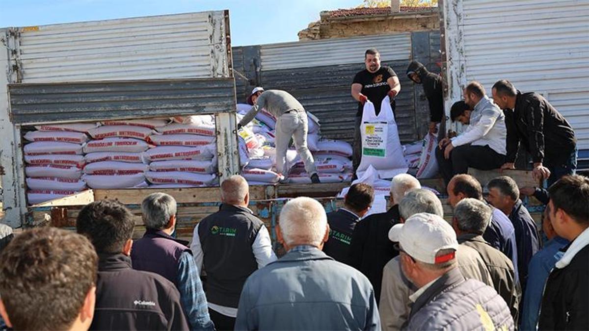 Konya'da üreticiye büyük destek! Kuraklığa dayanıklı, 49 bin kilo dağıtıldı