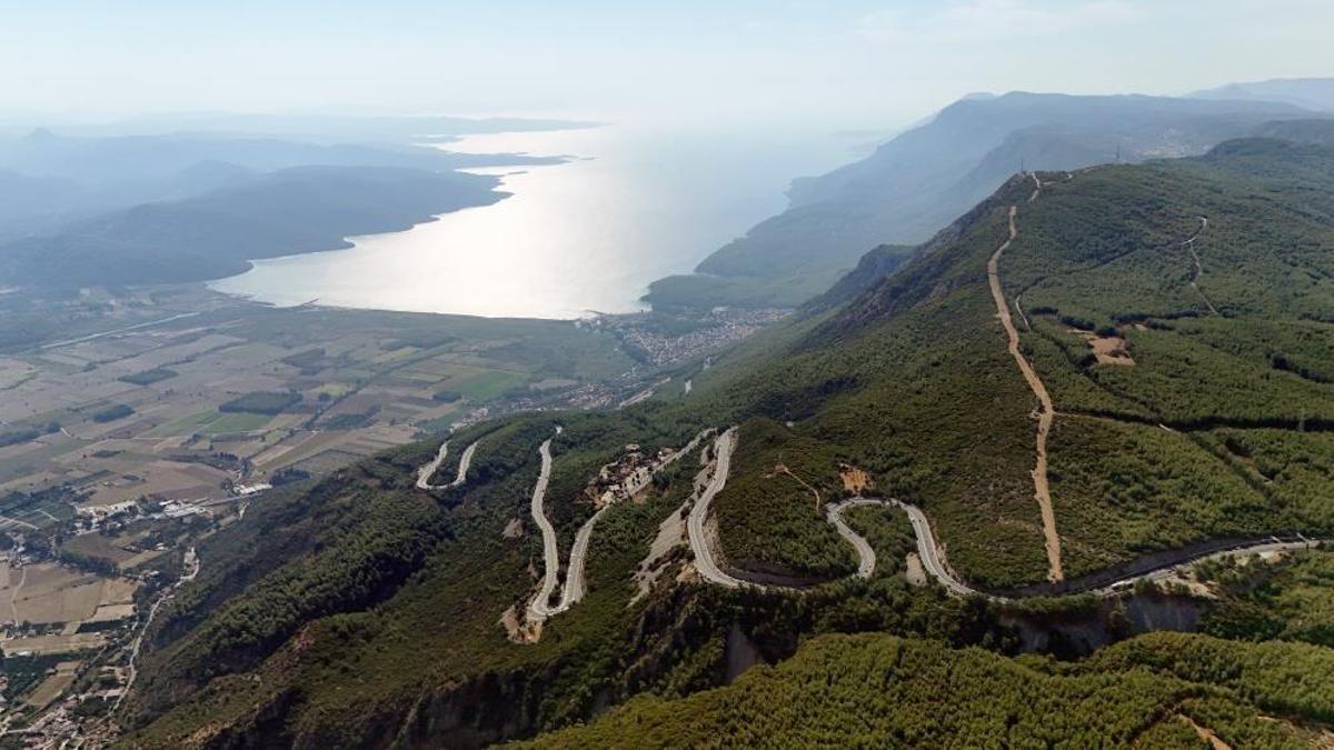 Muğla'da cennet içinde cehennem! Manzara güzel, risk büyük: Bu yola giren mest oluyor