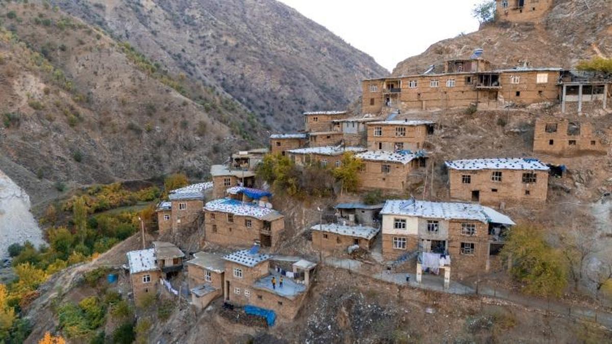 Bitlis'in köyü çevre illerde şöhret kazandı! Her bakışta farklı görünüyor