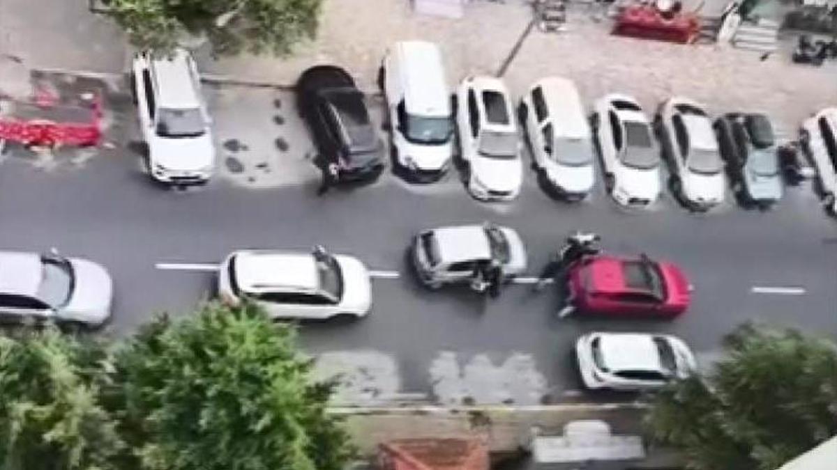 İstanbul - Beylikdüzü'nde kadın sürücülerin yol kavgası kamerada