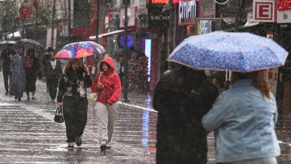 Meteoroloji İstanbul başta olmak üzere 13 ili uyardı: Yağmur, gök gürültülü sağanak yağış, sis ve pus etkili olacak