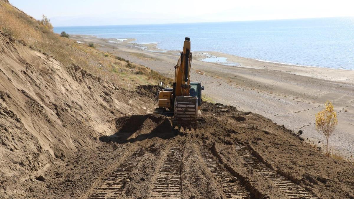 Tuşba Belediyesi sahillere erişim kolaylaştırmak için yeni yollar açıyor