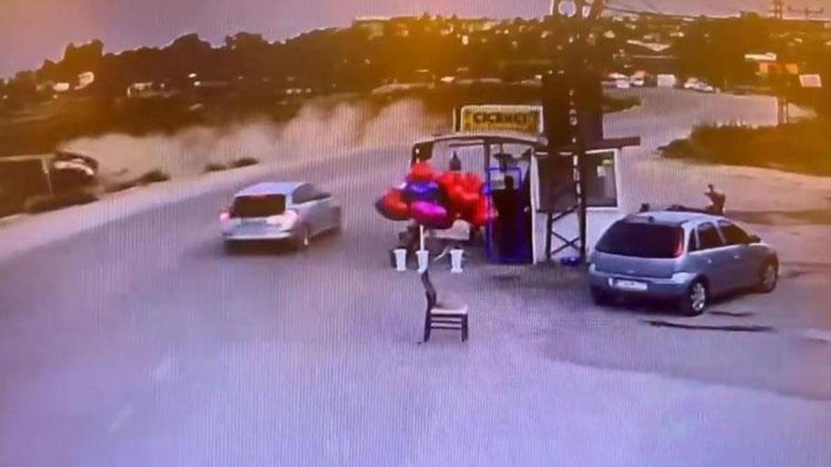 Adana'da otomobil virajda takla attı, sürücü yaralandı
