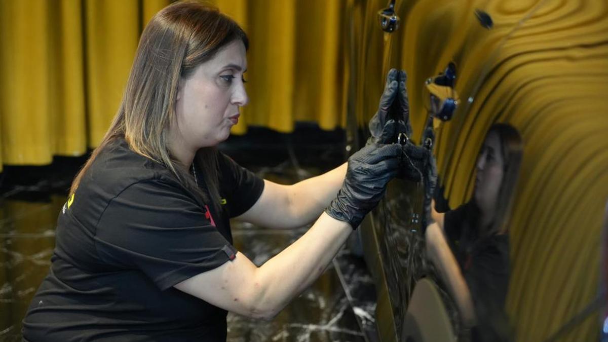 Eşinin yanında çırak olarak başladı! Şimdi herkes aracını ona emanet ediyor