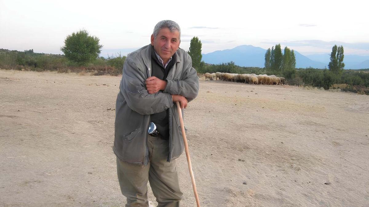 Denizli'de kayıp çift, devrilen traktörün altında ölü bulundu