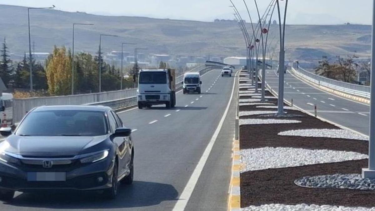 Van'da trafiğe nefes aldıracak proje! Bugün resmen trafiğe açıldı