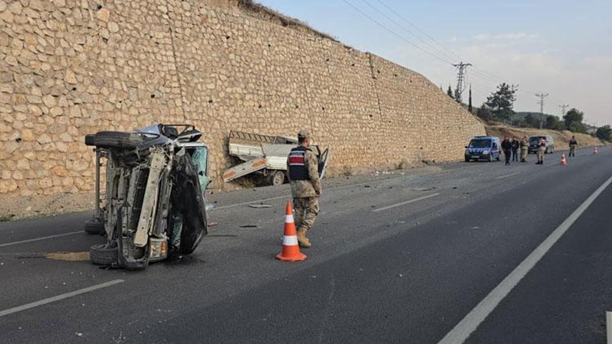 İslahiye'de kamyonet hafif ticari araca arkadan çarptı: 4 kişi yaralandı