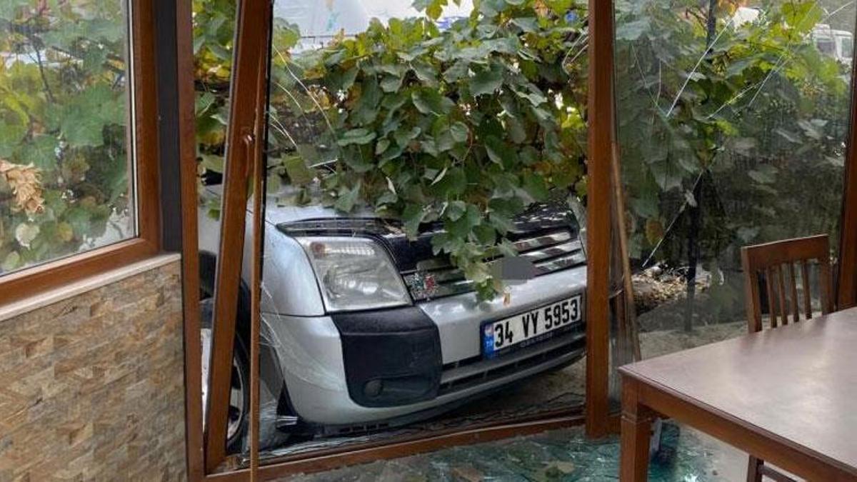 Kocaeli İzmit'te kontrolden çıkan otomobil dehşet saçtı: 1 ölü, 3 yaralı