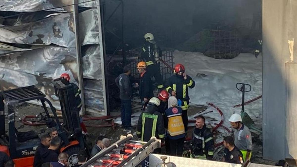 Kocaeli'de parfüm deposunda yangın: 6 can kaybı var