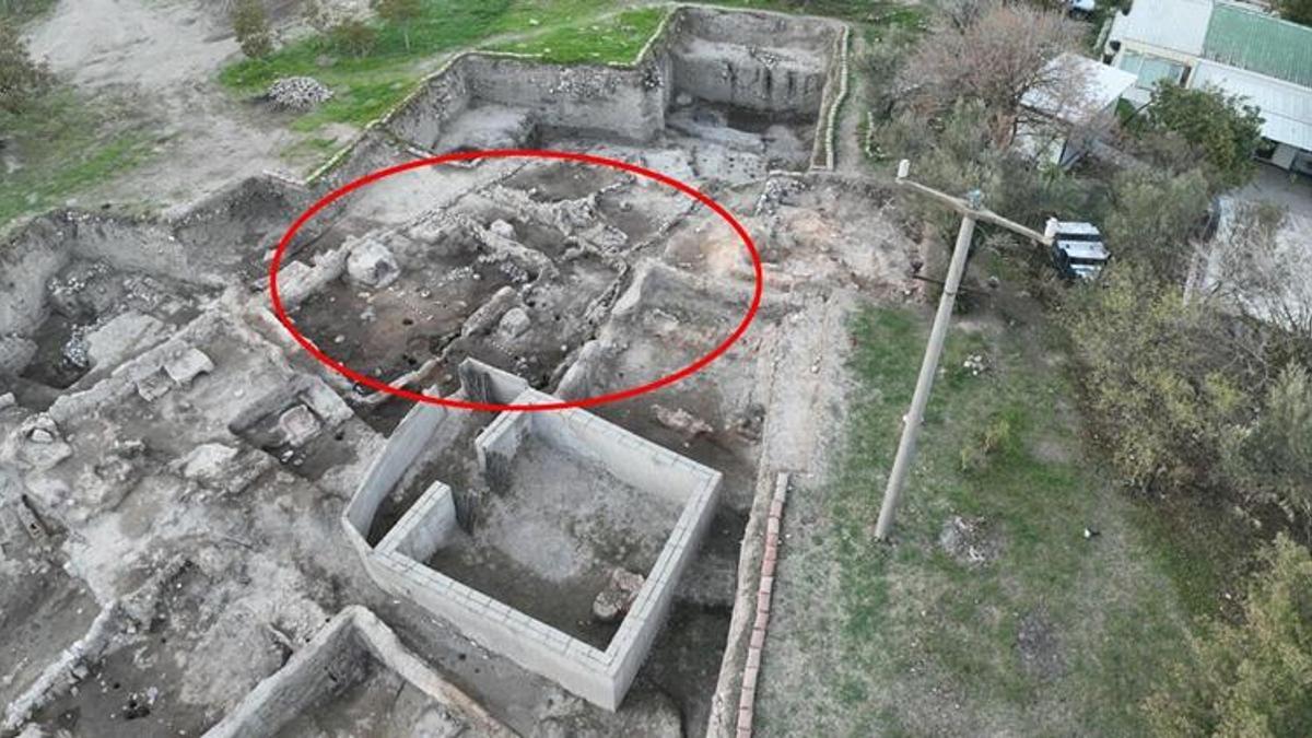 İzmir'deki kazılarda ortaya çıktı! 7 odası var! İç…