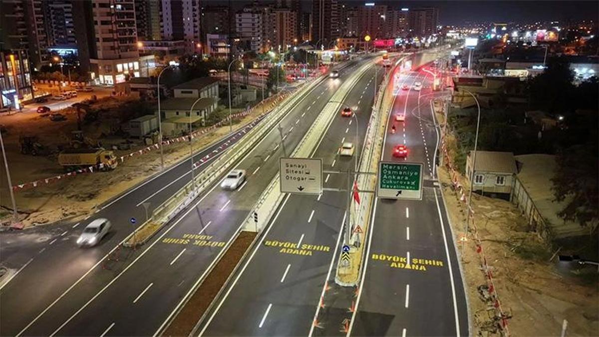 Adana trafiğinde tarihi gün! Köprülü kavşak açıldı: Öğretmenler Bulvarı'nda günde 7 bin araca nefes aldıracak!
