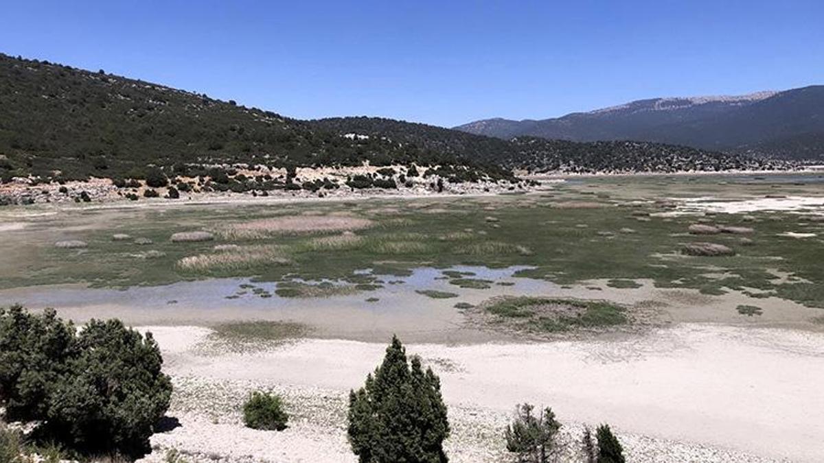 Antalya'da turistik tesisler kentlinin 4 katı su kullanıyor: Kaynaklar yüzde 30 azaldı, alarm veriliyor!