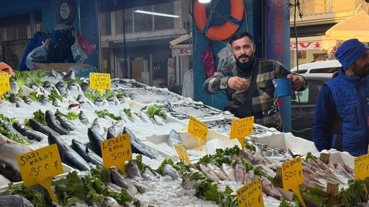 Iğdır’da 3 kilogramı 100 lira! Hamsiye vatandaşlardan yoğun ilgi