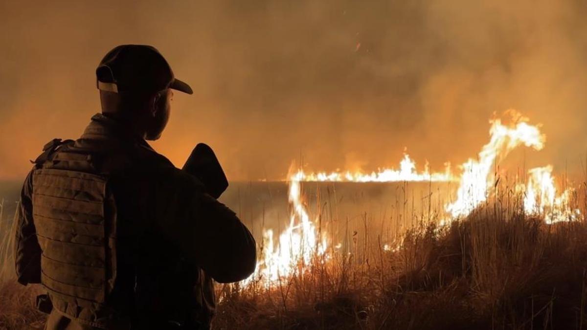Yüksekova'da kuş cenneti Nehil Sazlığı'ndaki yangın yerleşim yerlerini tehdit ediyor