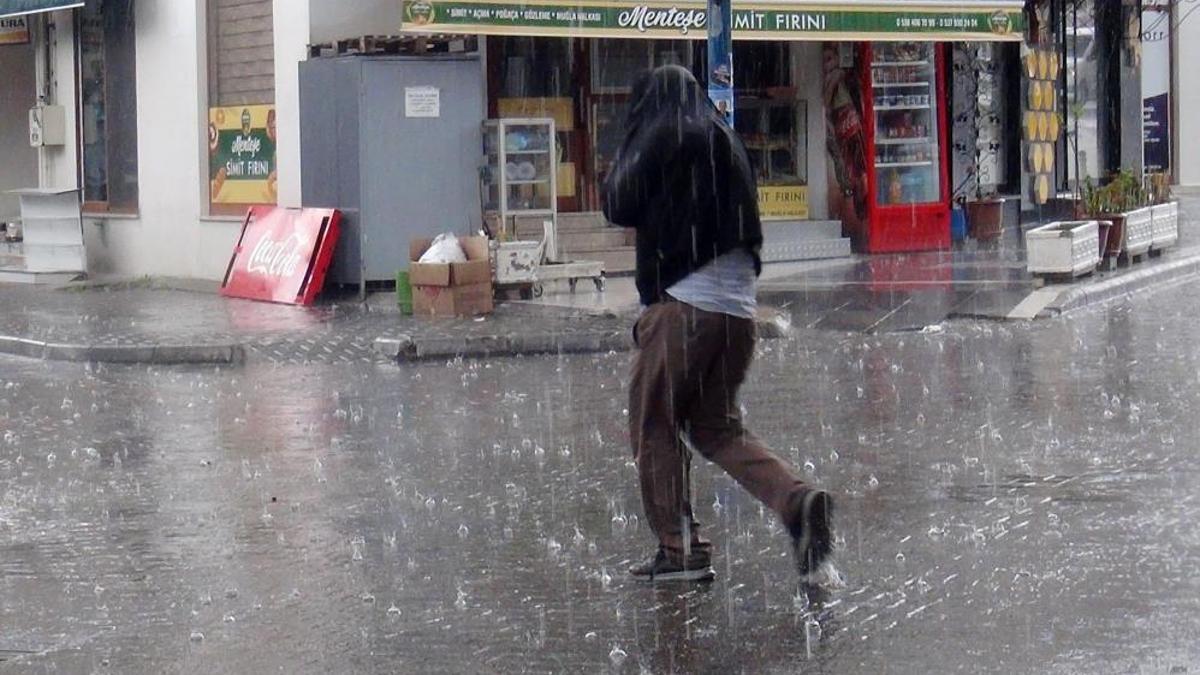 İstanbul'da sağanak yağış etkili oldu
