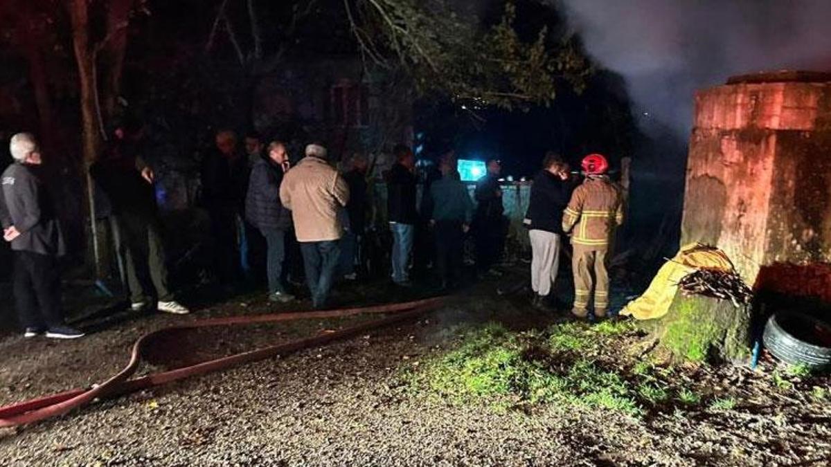 Meteoroloji uyarmıştı! Bartın'da yıldırım düştü: 2 araç yandı