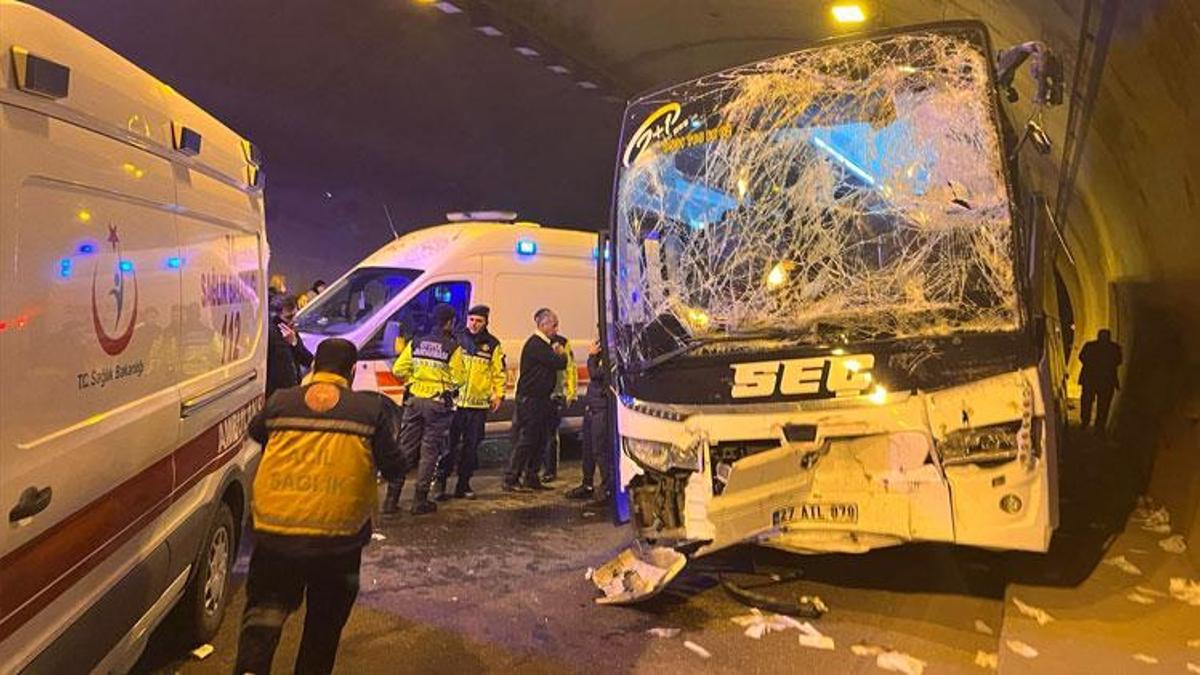 Osmaniye’de tünelde yolcu otobüsü ile TIR çarpıştı: 5 yaralı