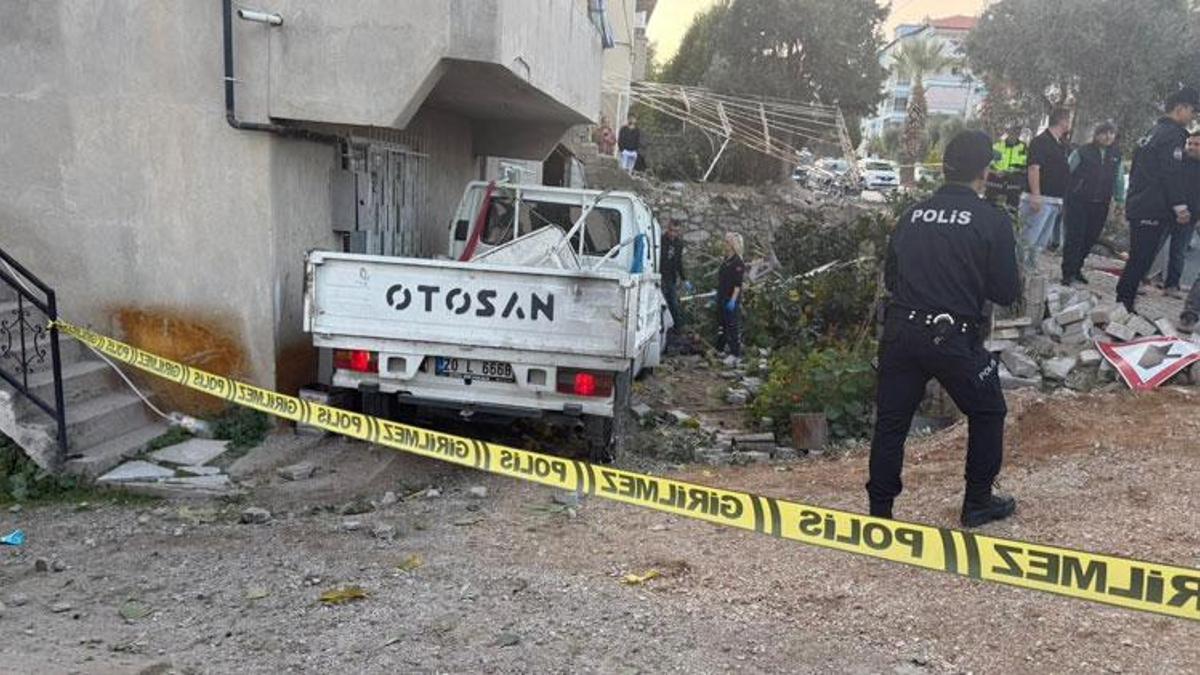 Denizli’de kamyonet evin bahçesine uçtu; 1 ölü 3 yaralı