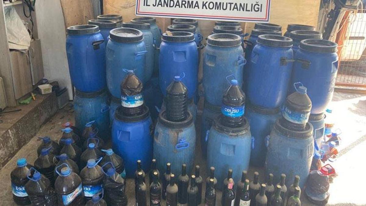 İzmir'de evde sahte şarap üretip satıyorlardı: 2 gözaltı