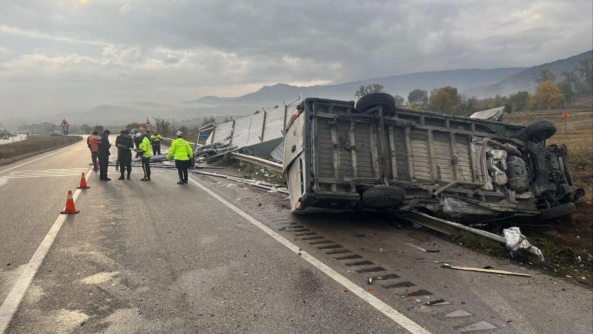 Tokat’ta minibüs, kamyonete çarptı: 1 yaralı
