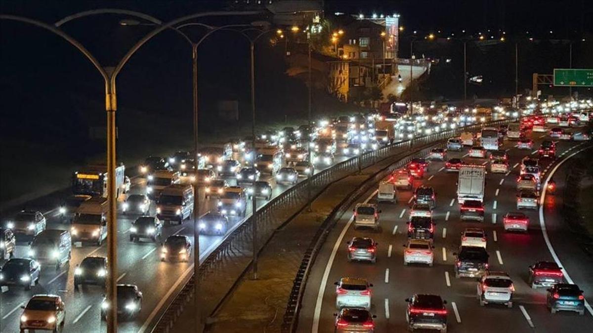 İstanbul'da akşam saatlerinde trafik yoğunluğu yüzde 89'a çıktı