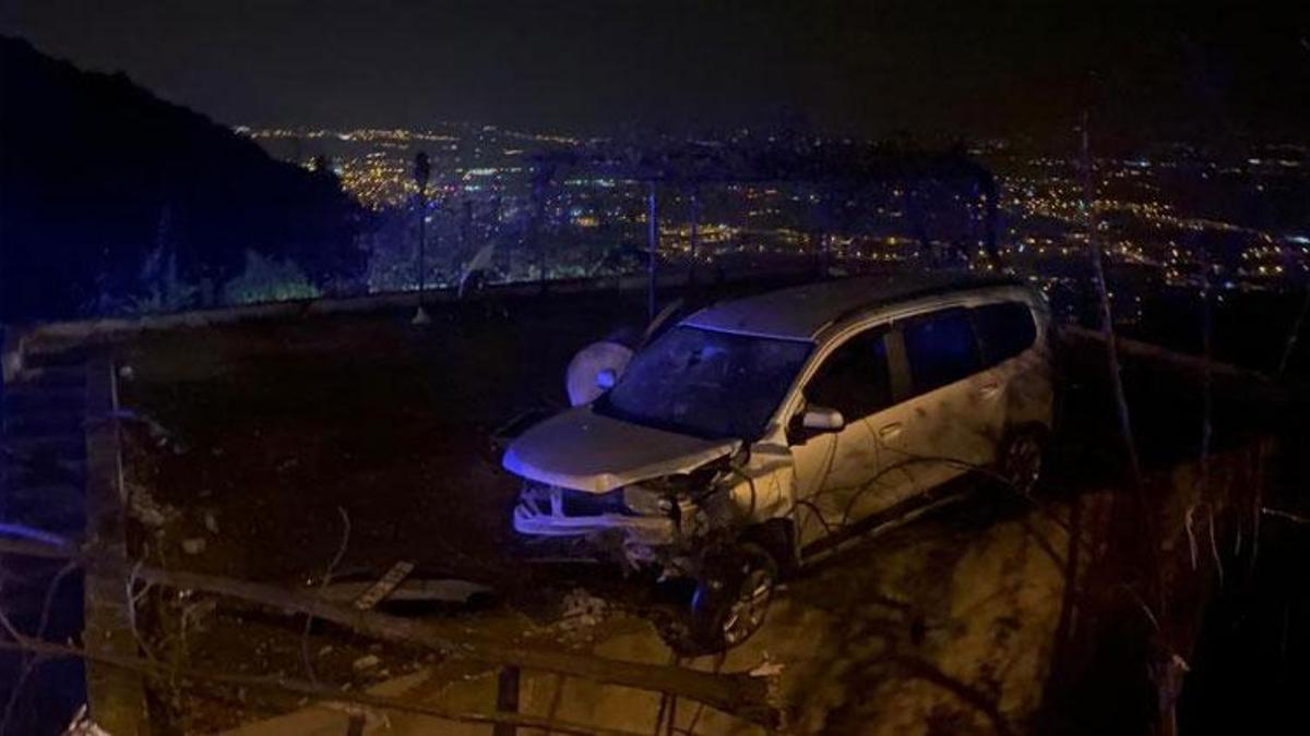 Osmaniye Düziçi ilçesinde hafif ticari araç evin damına düştü: 4 yaralı