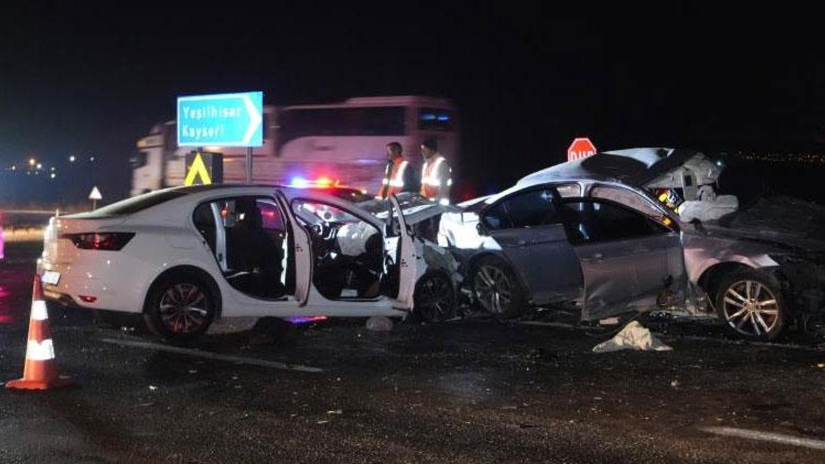 Niğde Çamardı kavşağında feci kaza: 3 ölü, 6 yaralı